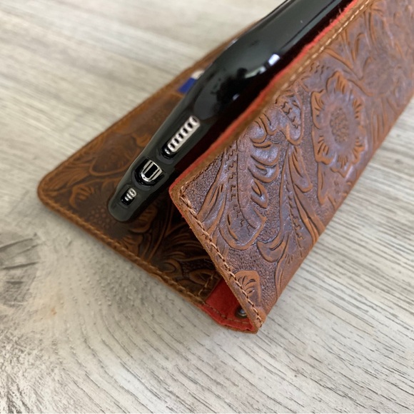 Floral Embossed Brown Leather Cellphone Case and Card Wallet - Picture 8 of 8